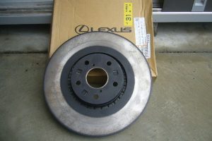 Đĩa phanh trước trái xe Lexus IS250
